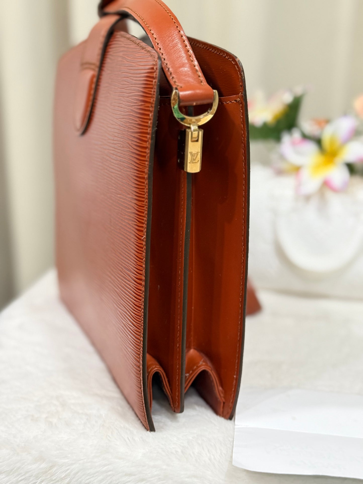 Louis Vuitton Capucines Epi Cognac/Fawn Crossbody