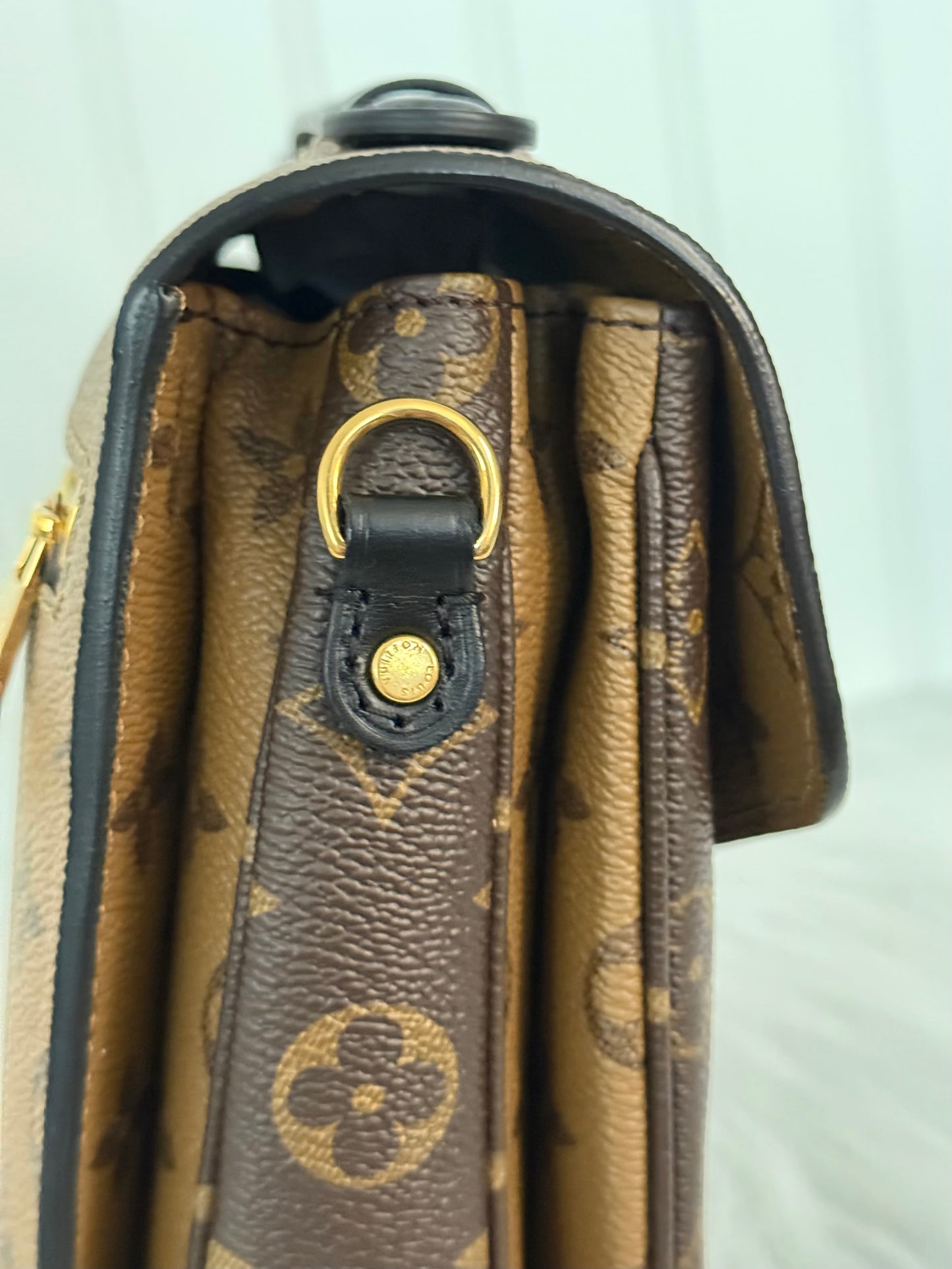 Louis Vuitton Pochette Metis Mono Reverse