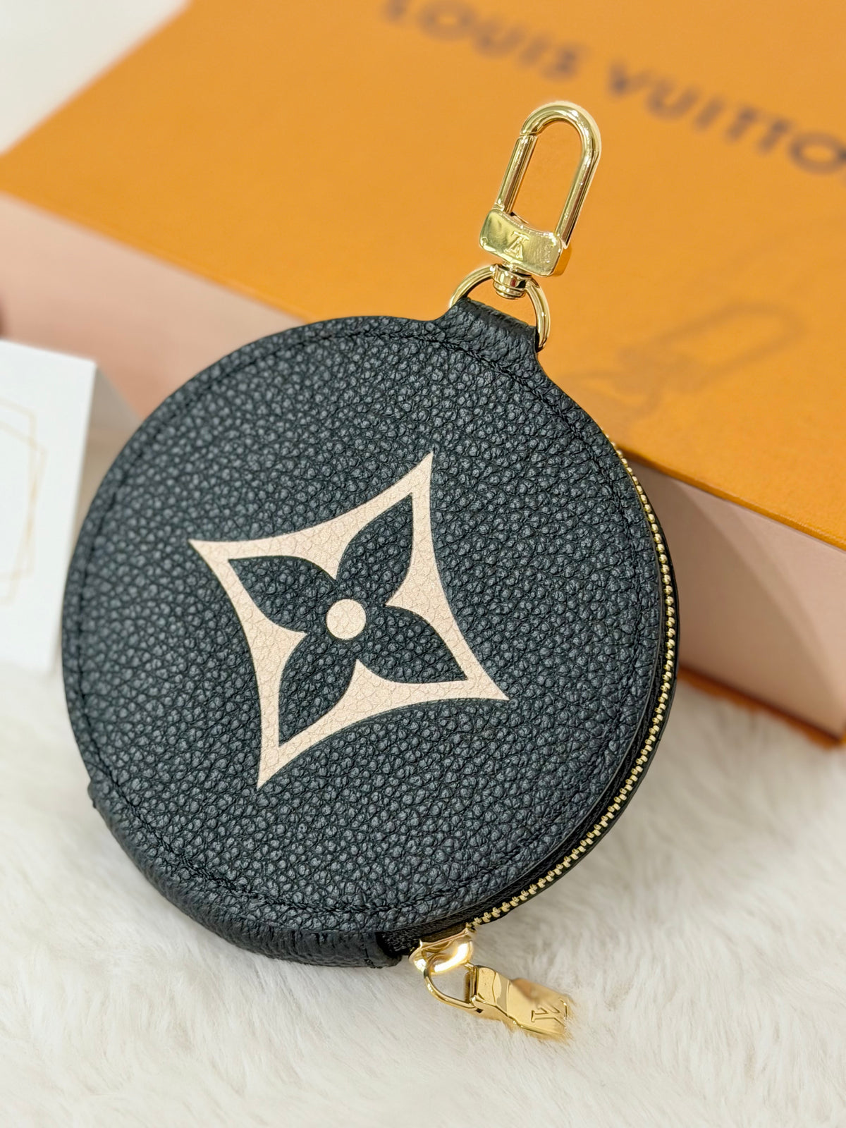 Louis Vuitton Round Coin Pouch Mono Giant Black/Creme