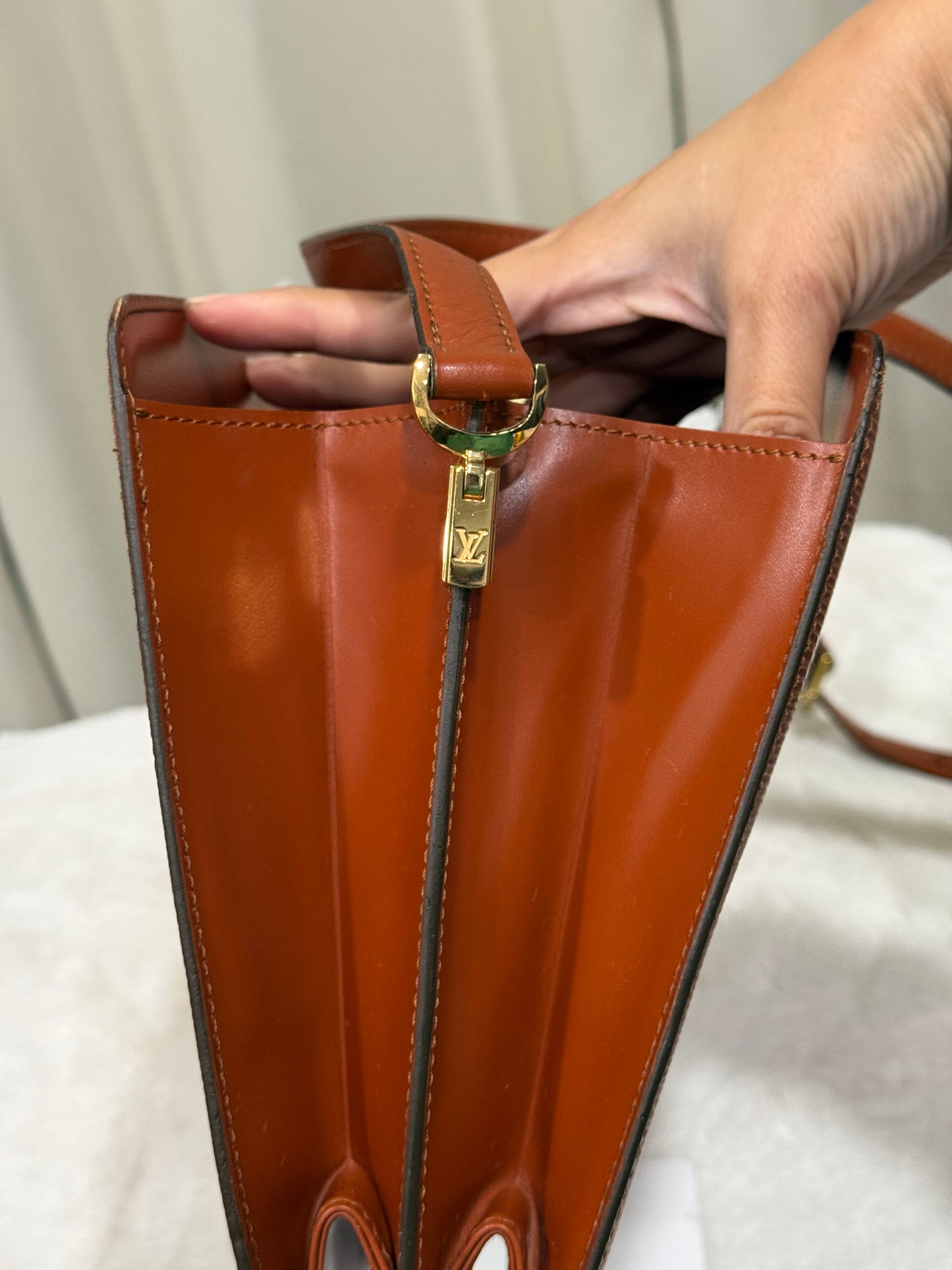 Louis Vuitton Capucines Epi Cognac/Fawn Crossbody