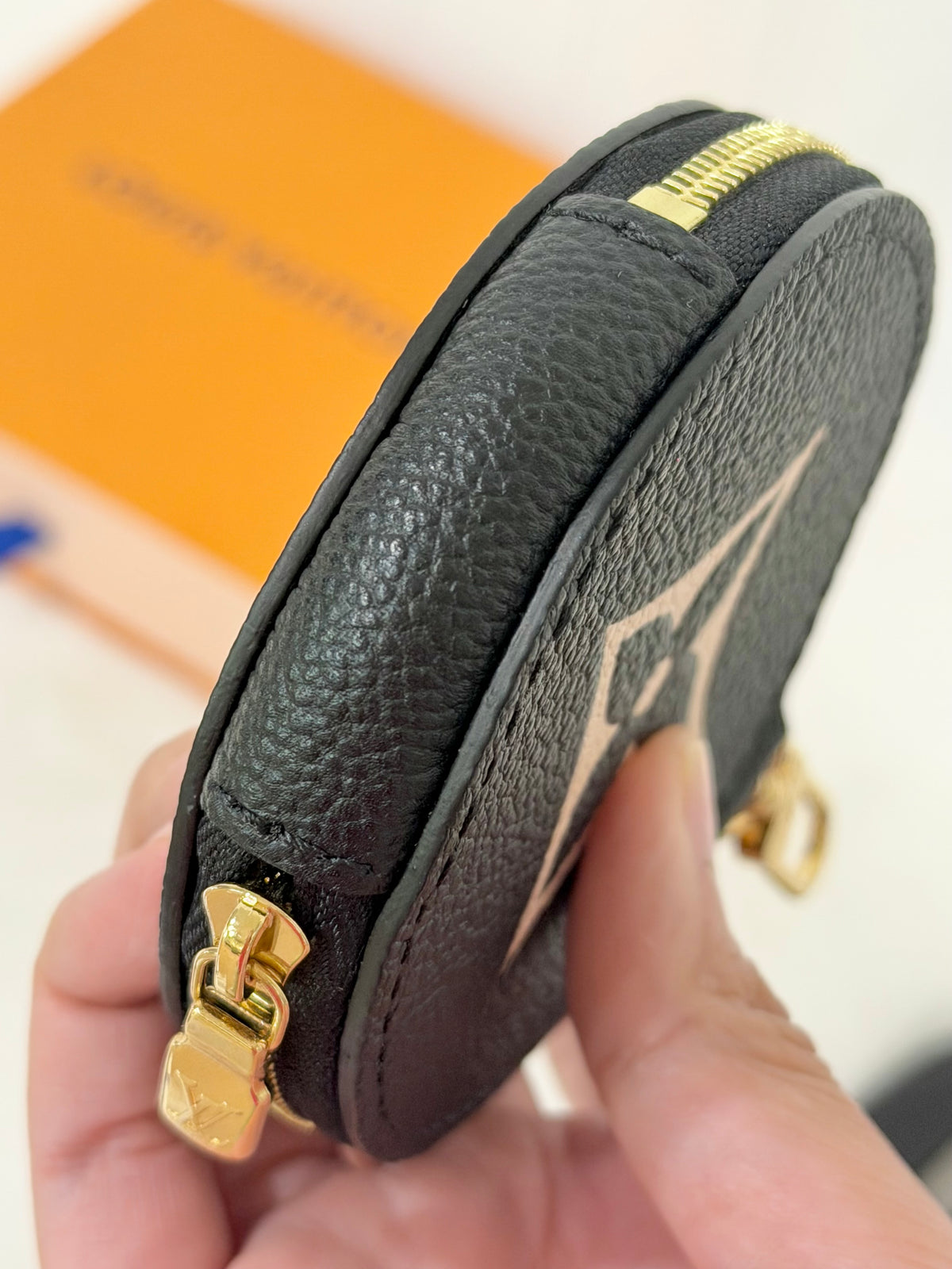 Louis Vuitton Round Coin Pouch Mono Giant Black/Creme