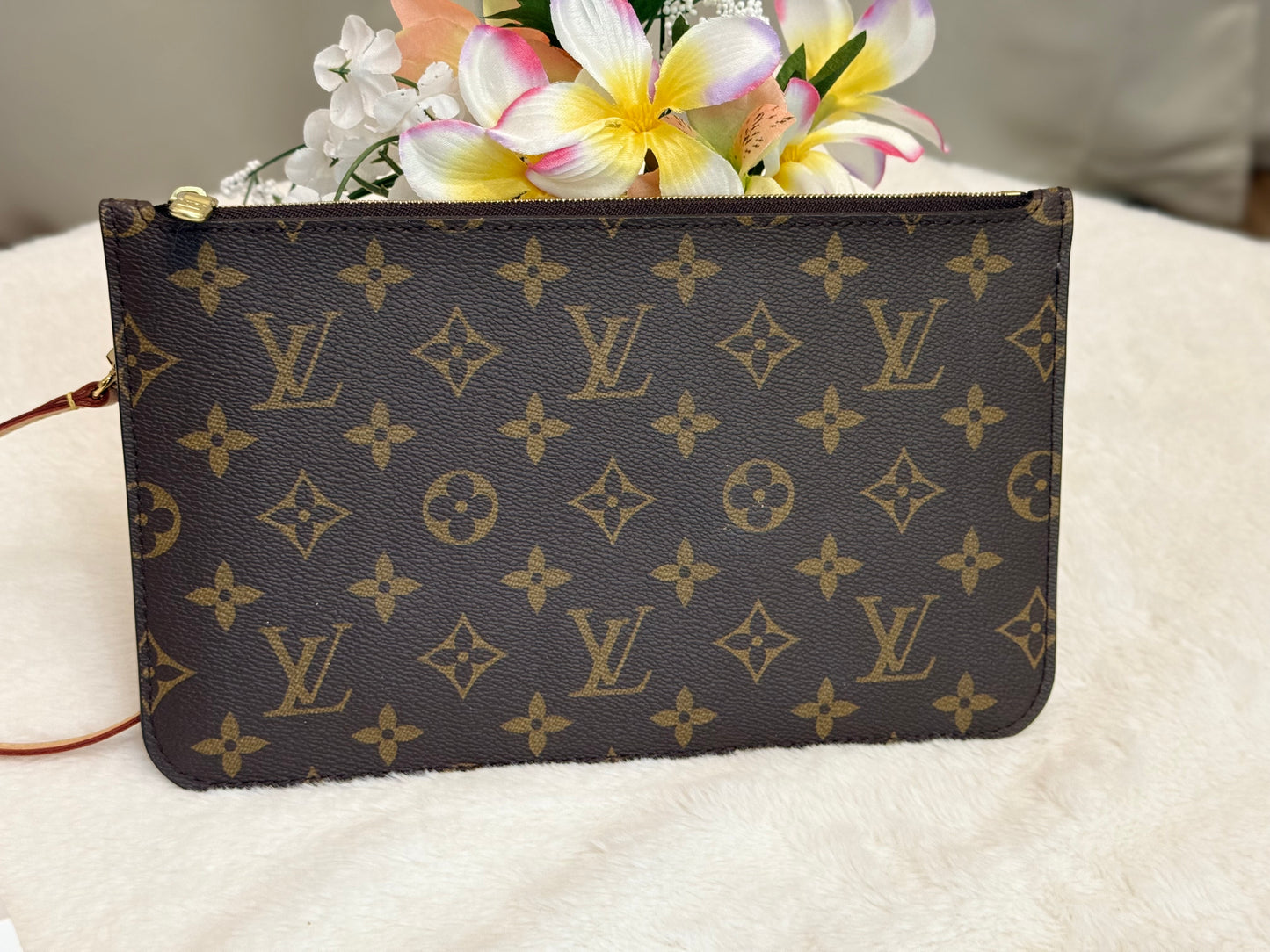 Louis Vuitton Neverfull MM Mono Bag and Pouch Set