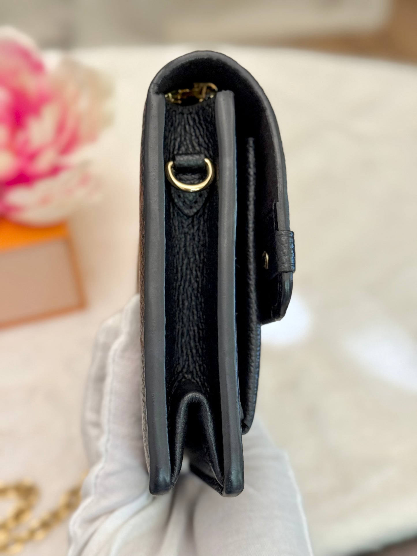 Louis Vuitton Vavin Chain Wallet Crossbody Bag Empreinte Noir/Black
