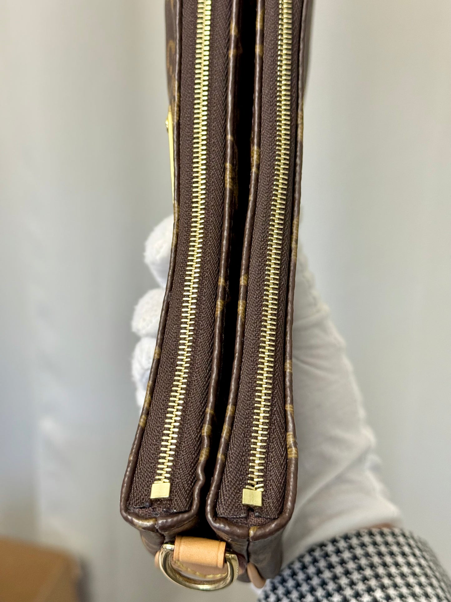 Louis Vuitton Pochette Liv Mono