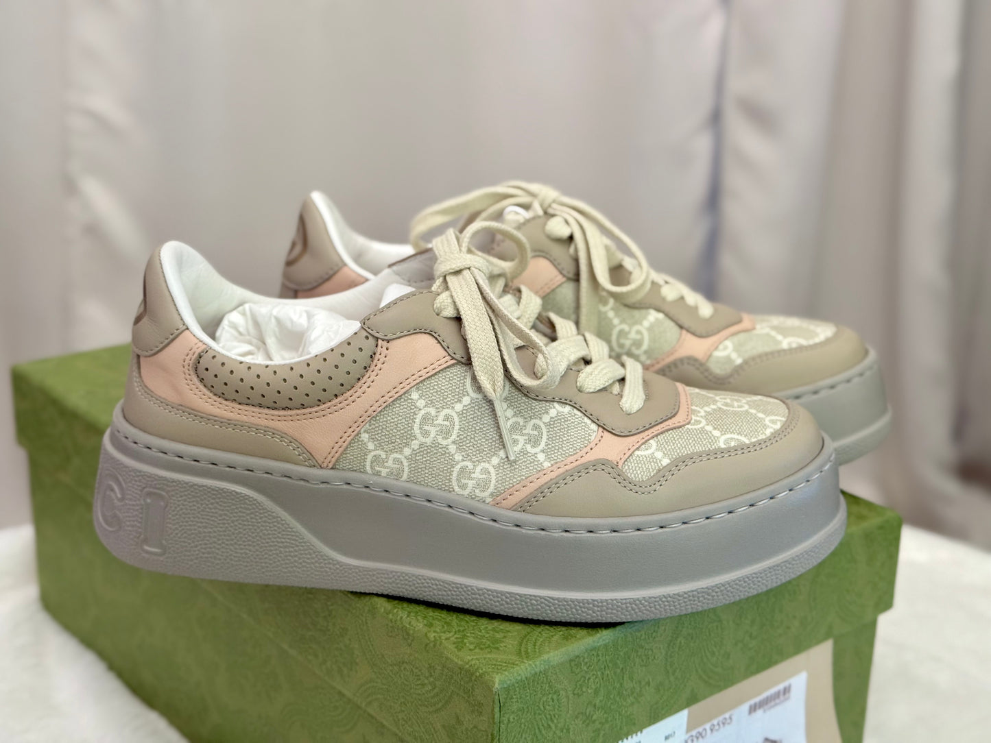 Gucci Oatmeal Light Pink GG Supreme Women's Sneakers Size 37.5