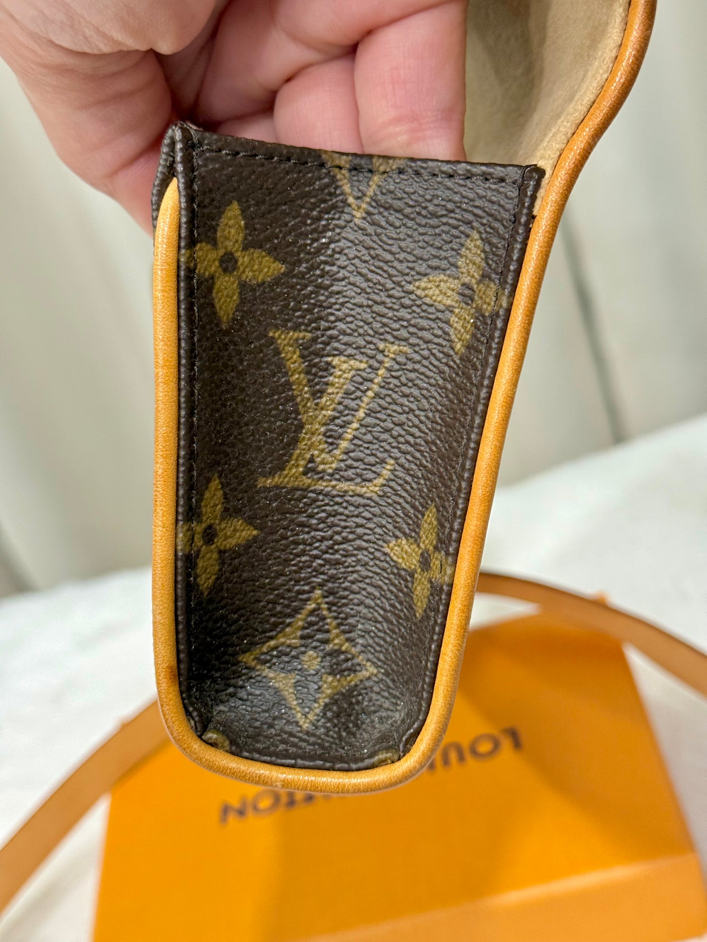 Louis Vuitton Florentine Bumbag with Size S belt