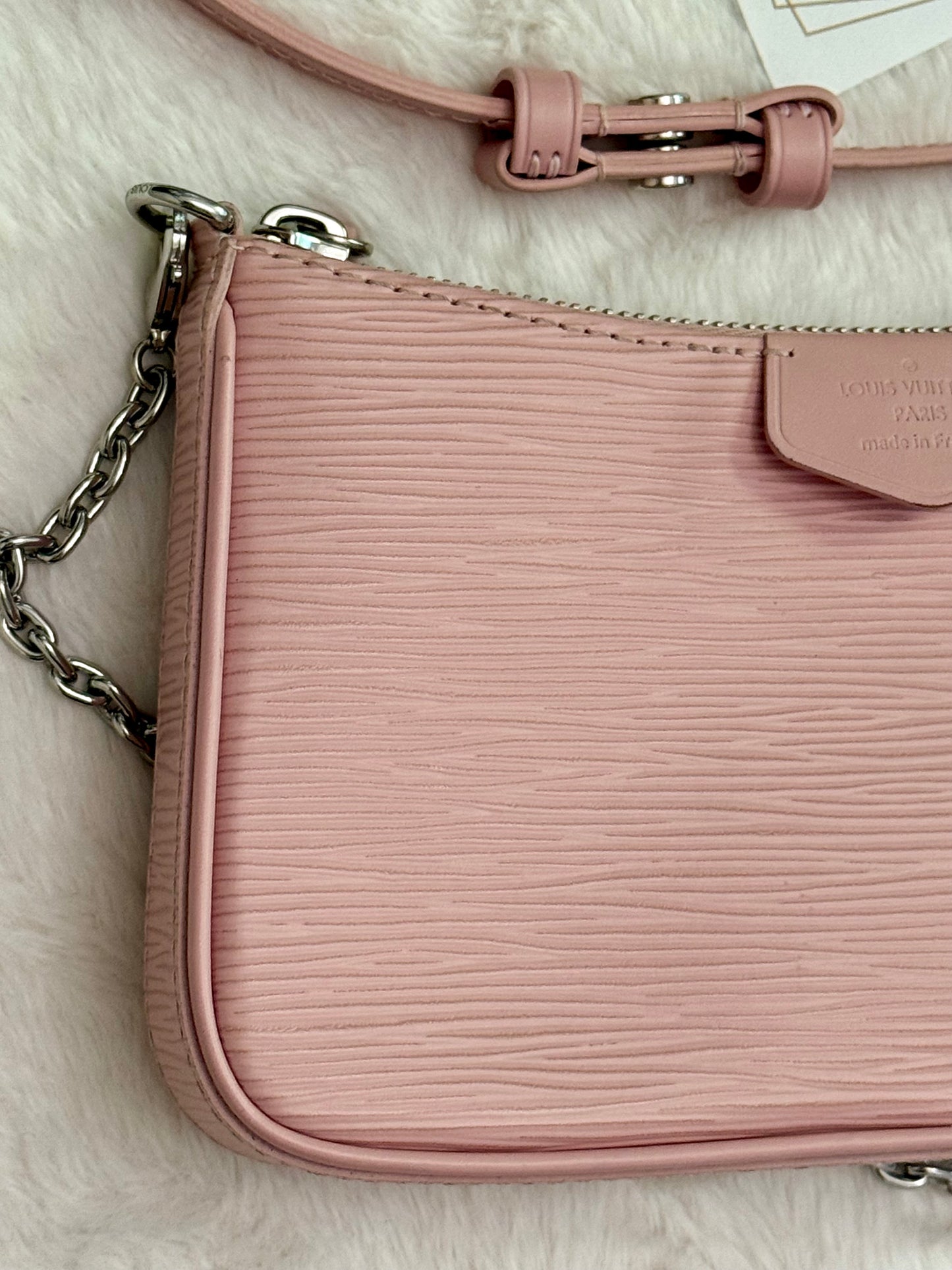 Louis Vuitton Easy Pouch on Strap Epi Rose Ballerine