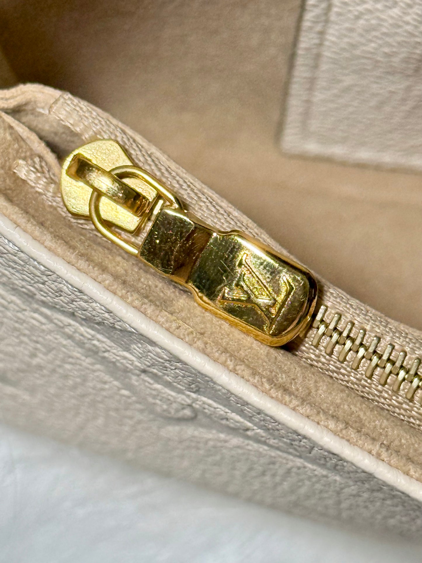 Louis Vuitton Ivy Wallet on Chain Cream Empreinte