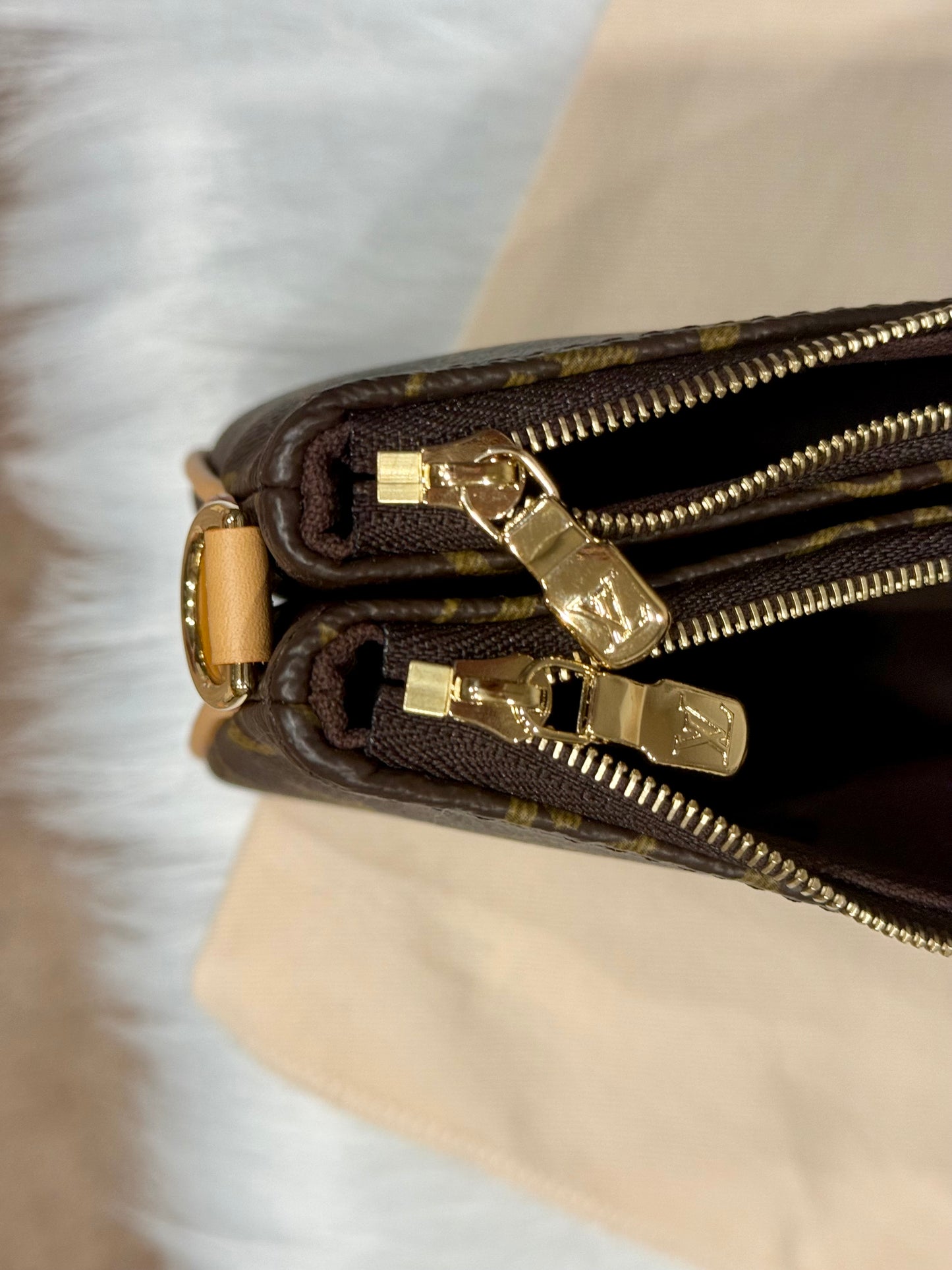 Louis Vuitton Pochette Liv Mono
