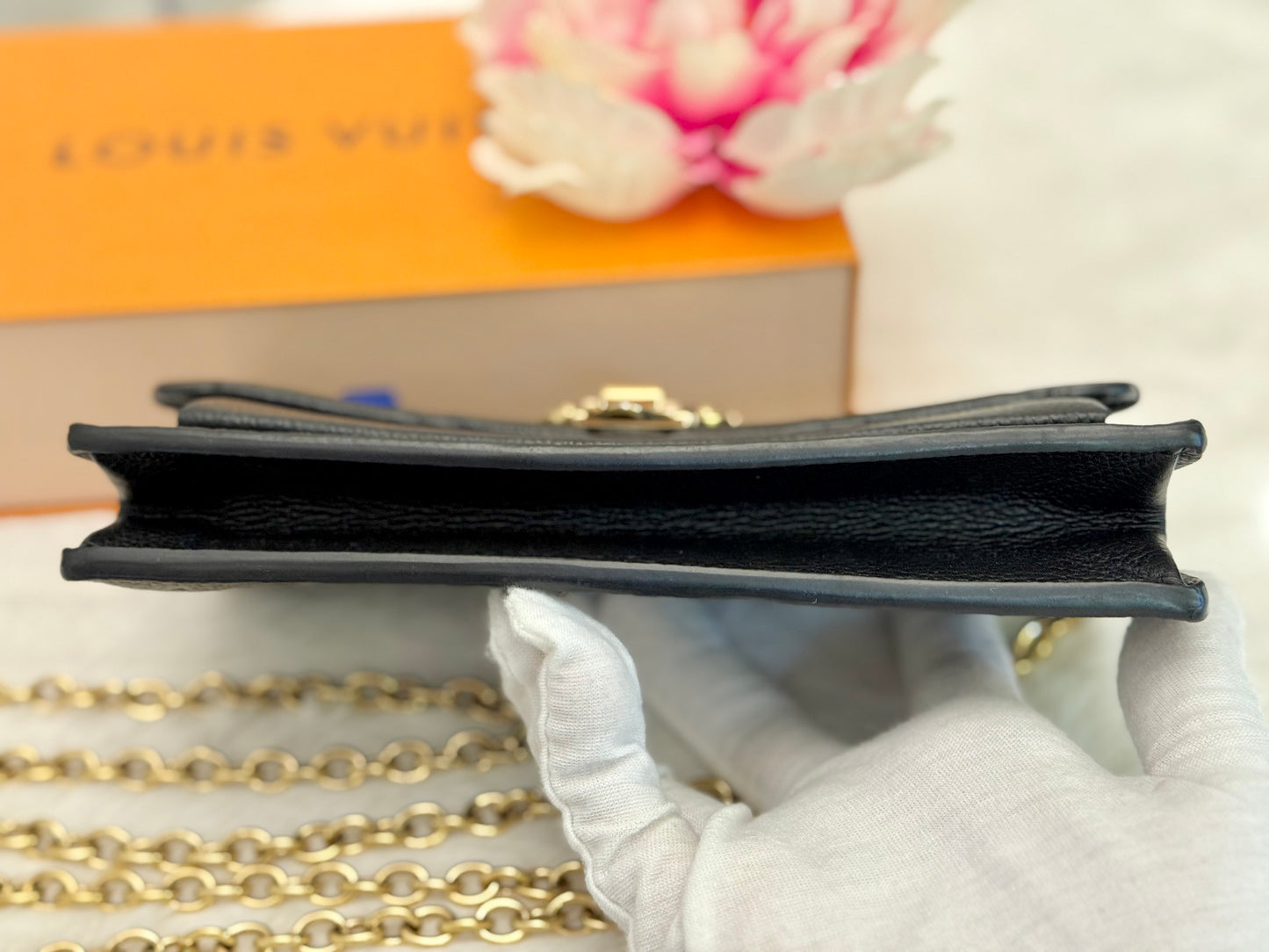 Louis Vuitton Vavin Chain Wallet Crossbody Bag Empreinte Noir/Black