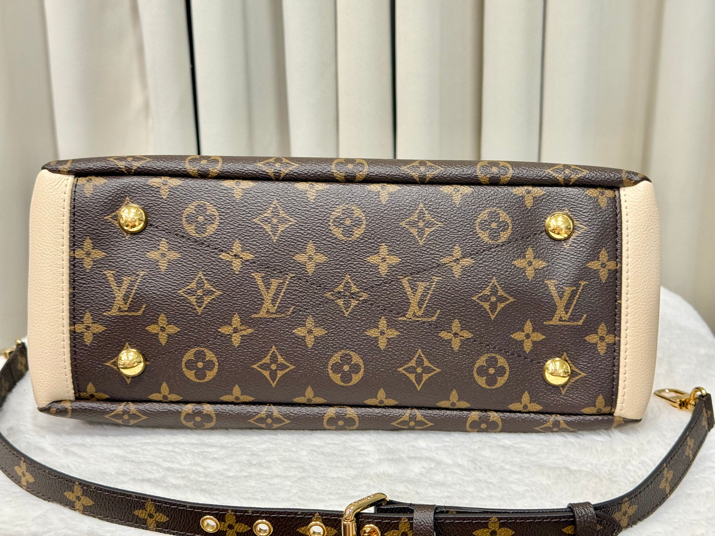 Louis Vuitton Pallas MM Cream Tote