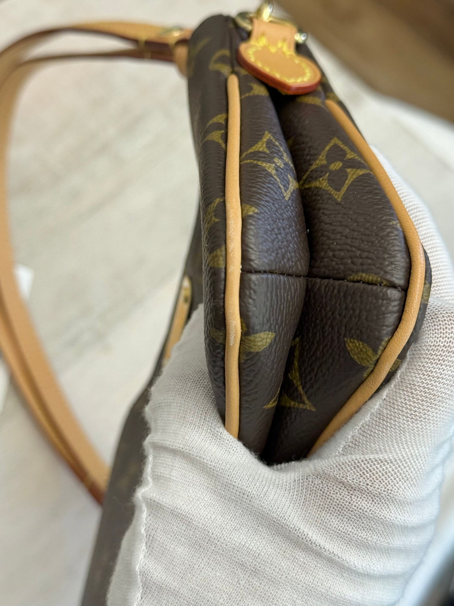 Louis Vuitton Pochette Liv Mono