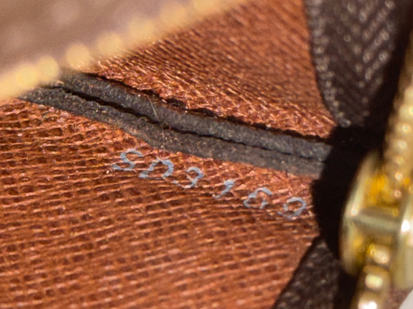 Louis Vuitton Key Cles Mono