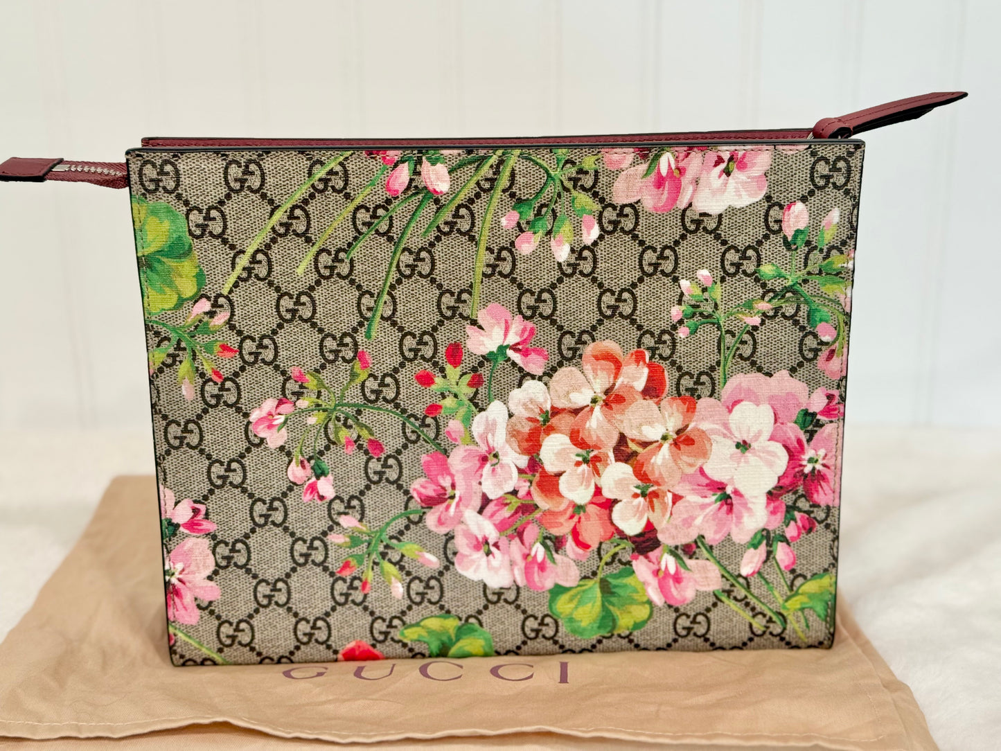 Gucci GG Supreme Ebony/Beige Blooms Clutch