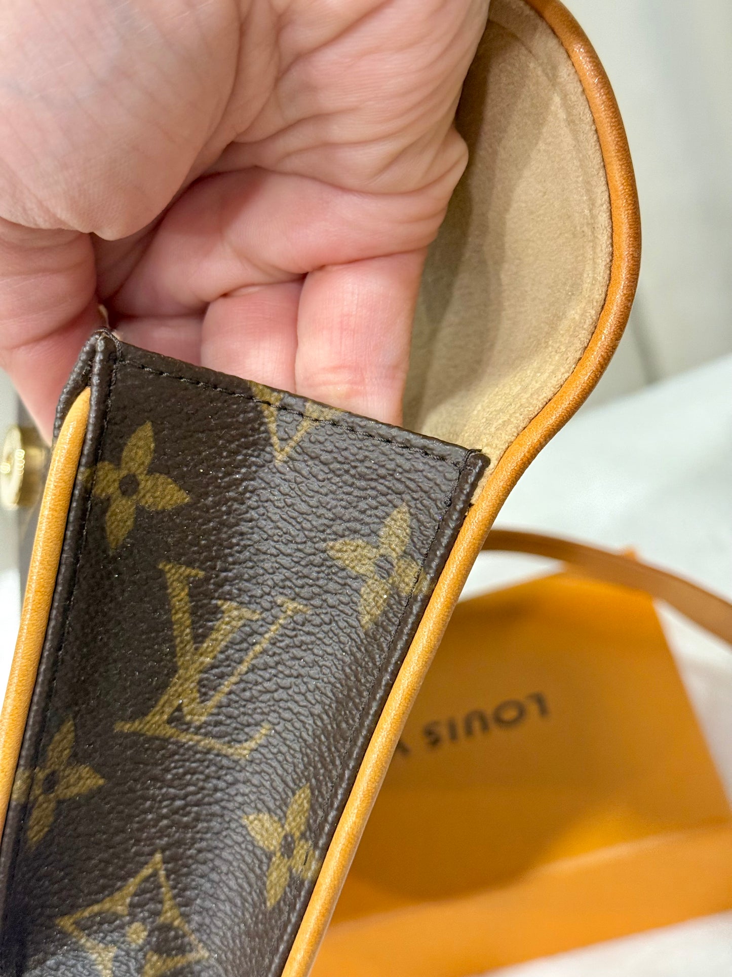 Louis Vuitton Florentine Bumbag with Size S belt