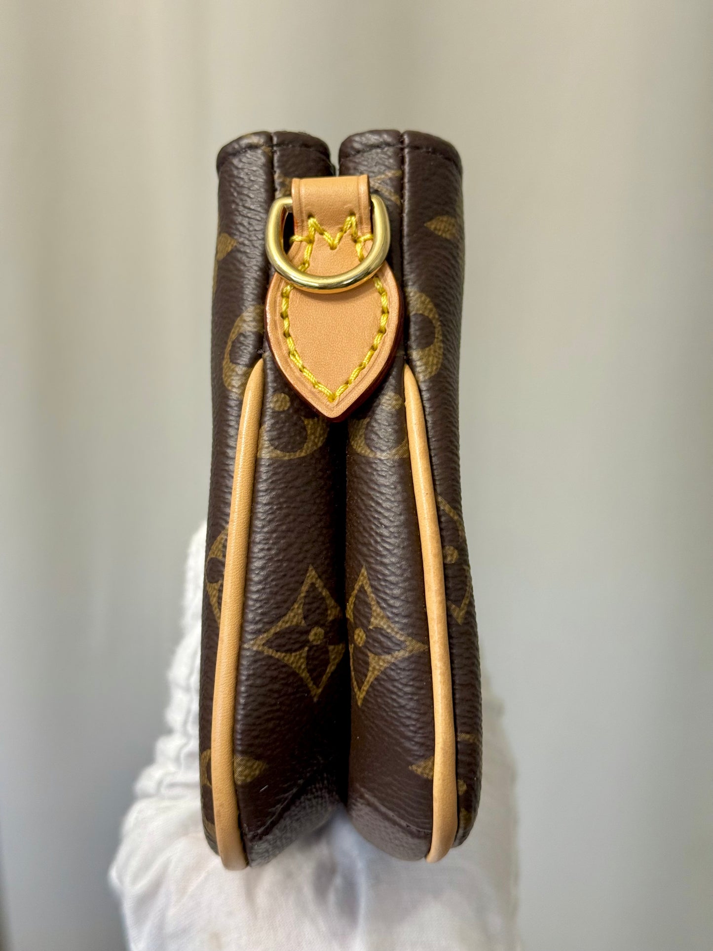 Louis Vuitton Pochette Liv Mono