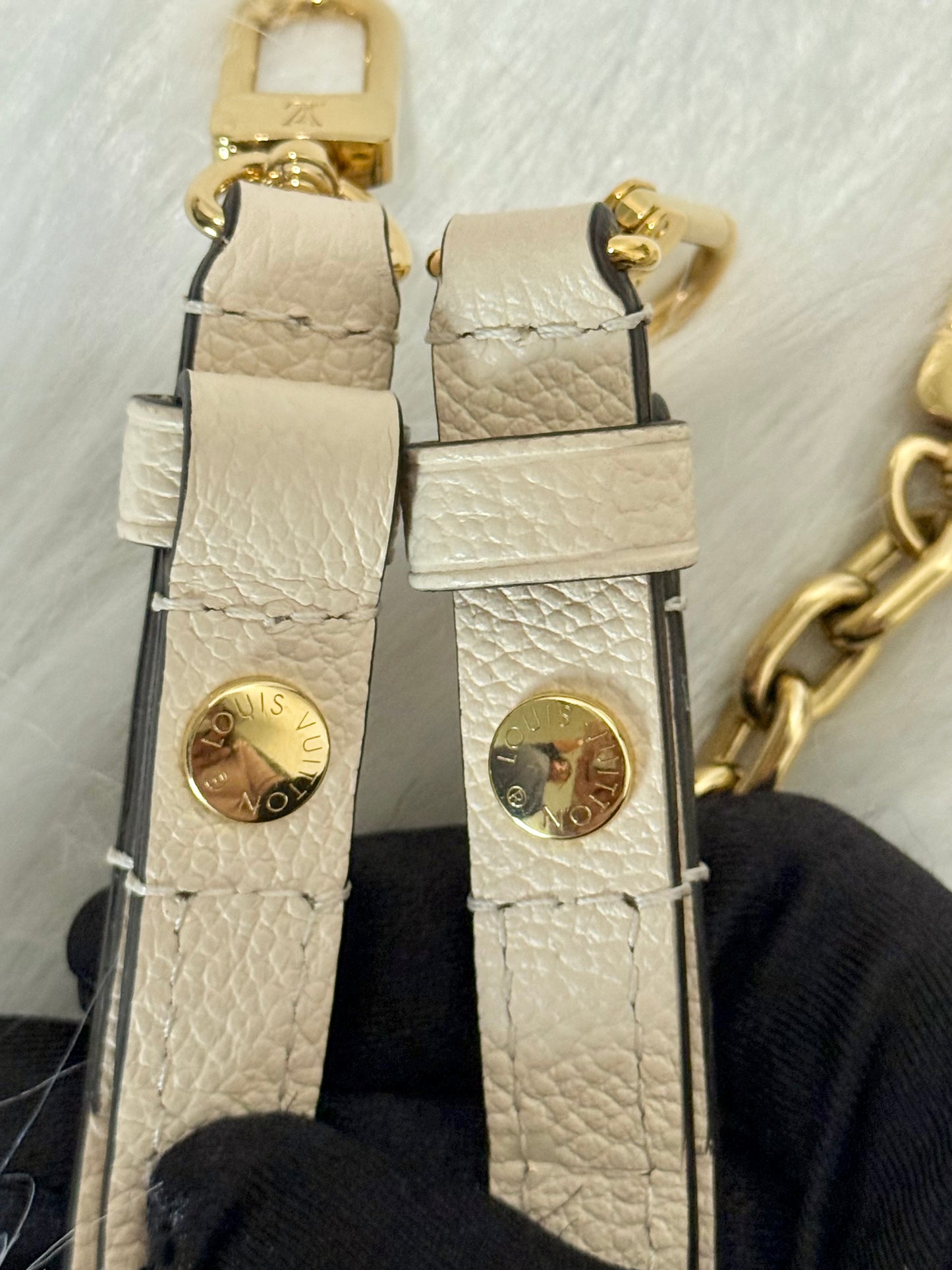Louis Vuitton Ivy Wallet on Chain Cream Empreinte