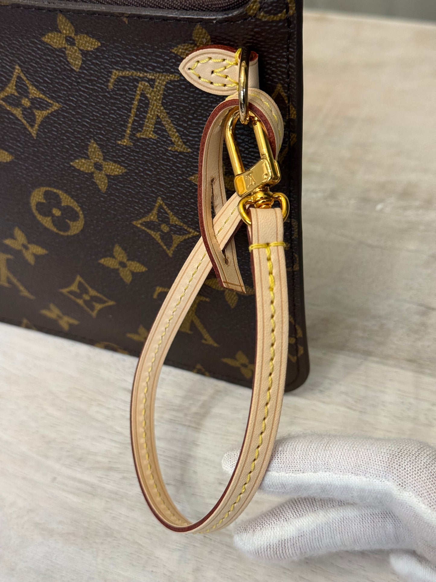 Louis Vuitton Neverfull Pouch Mono Beige