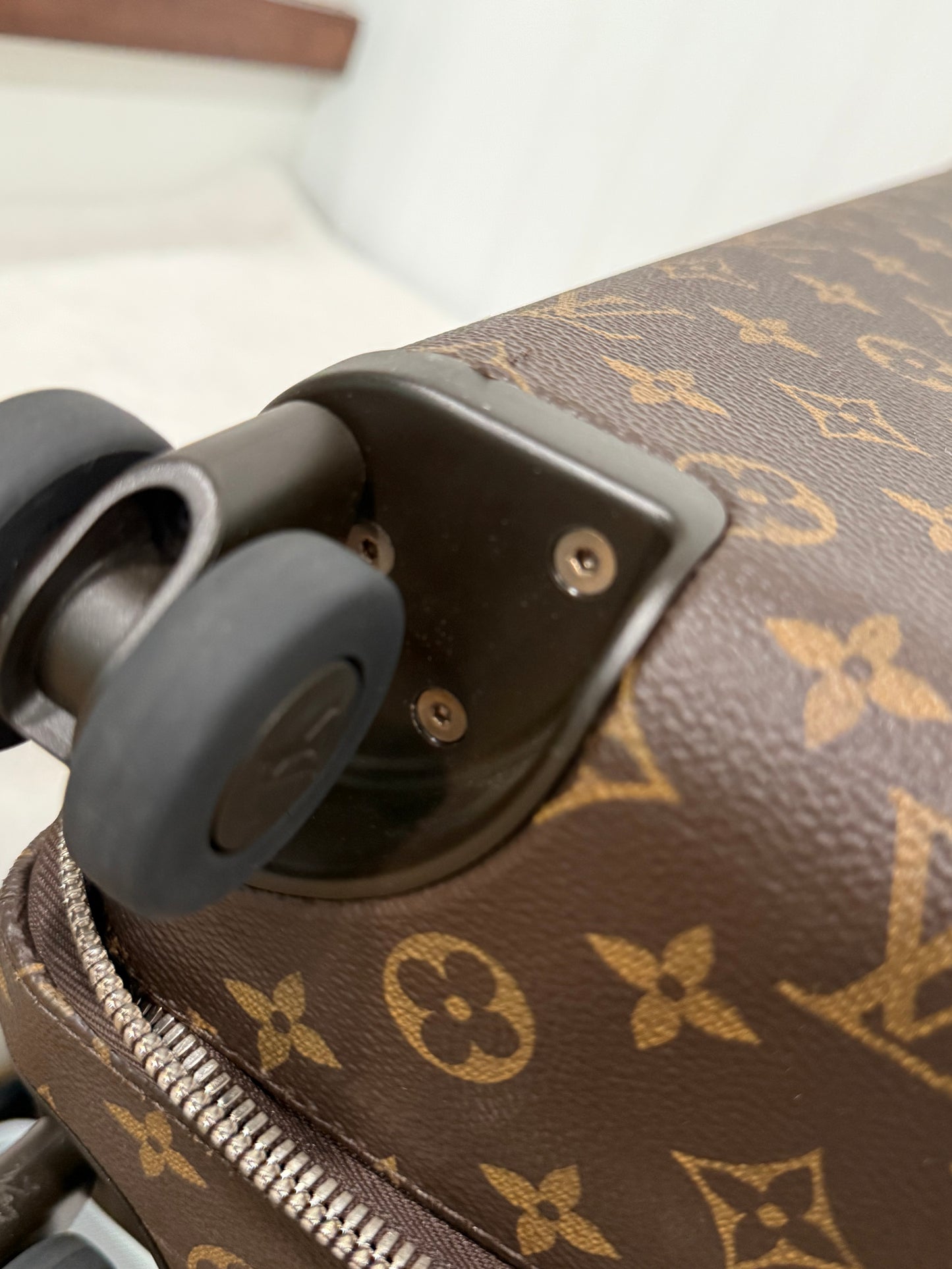 Louis Vuitton Horizon 55 Mono