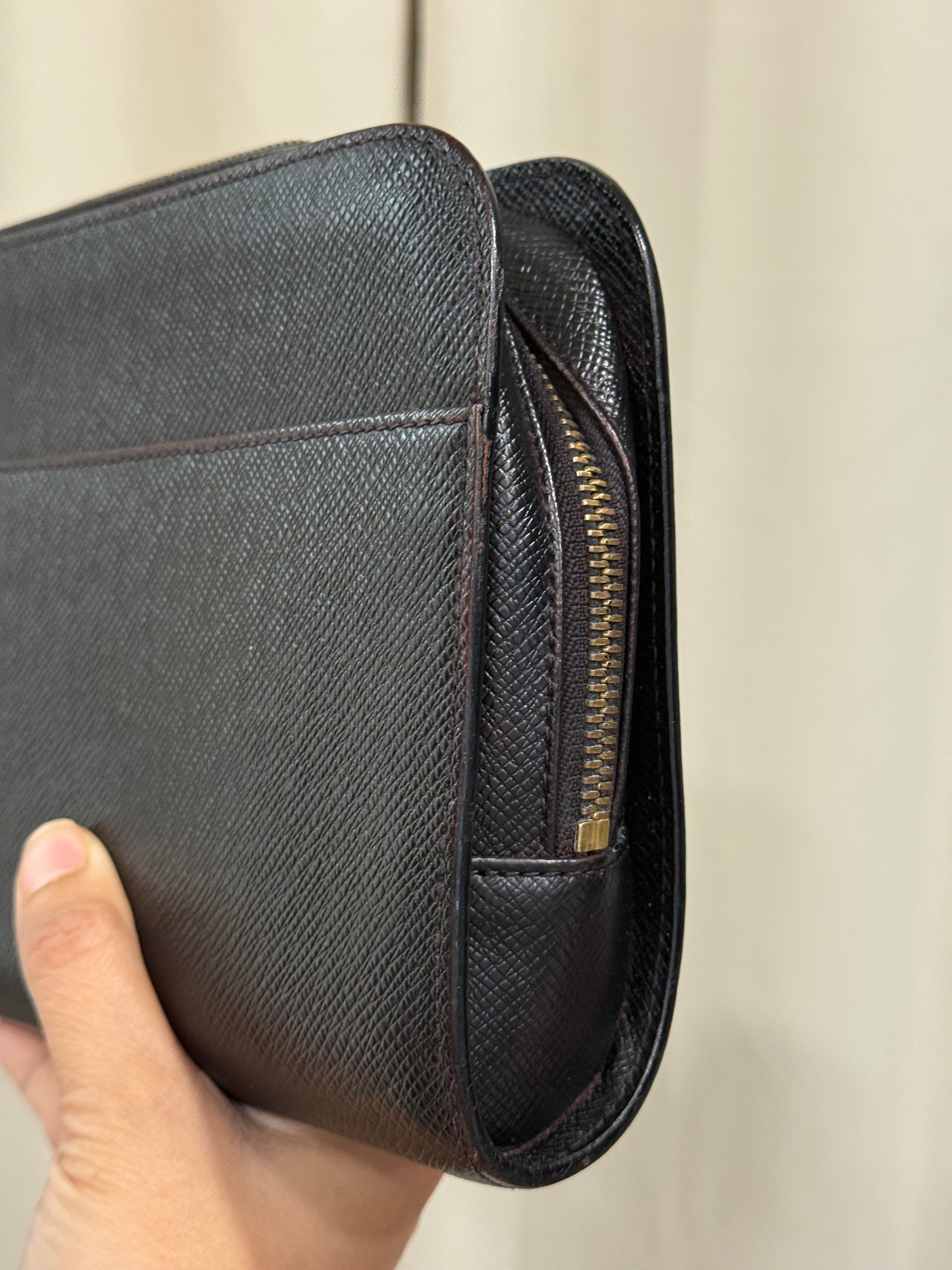 Louis Vuitton Taiga Baikal Clutch Noir/Black