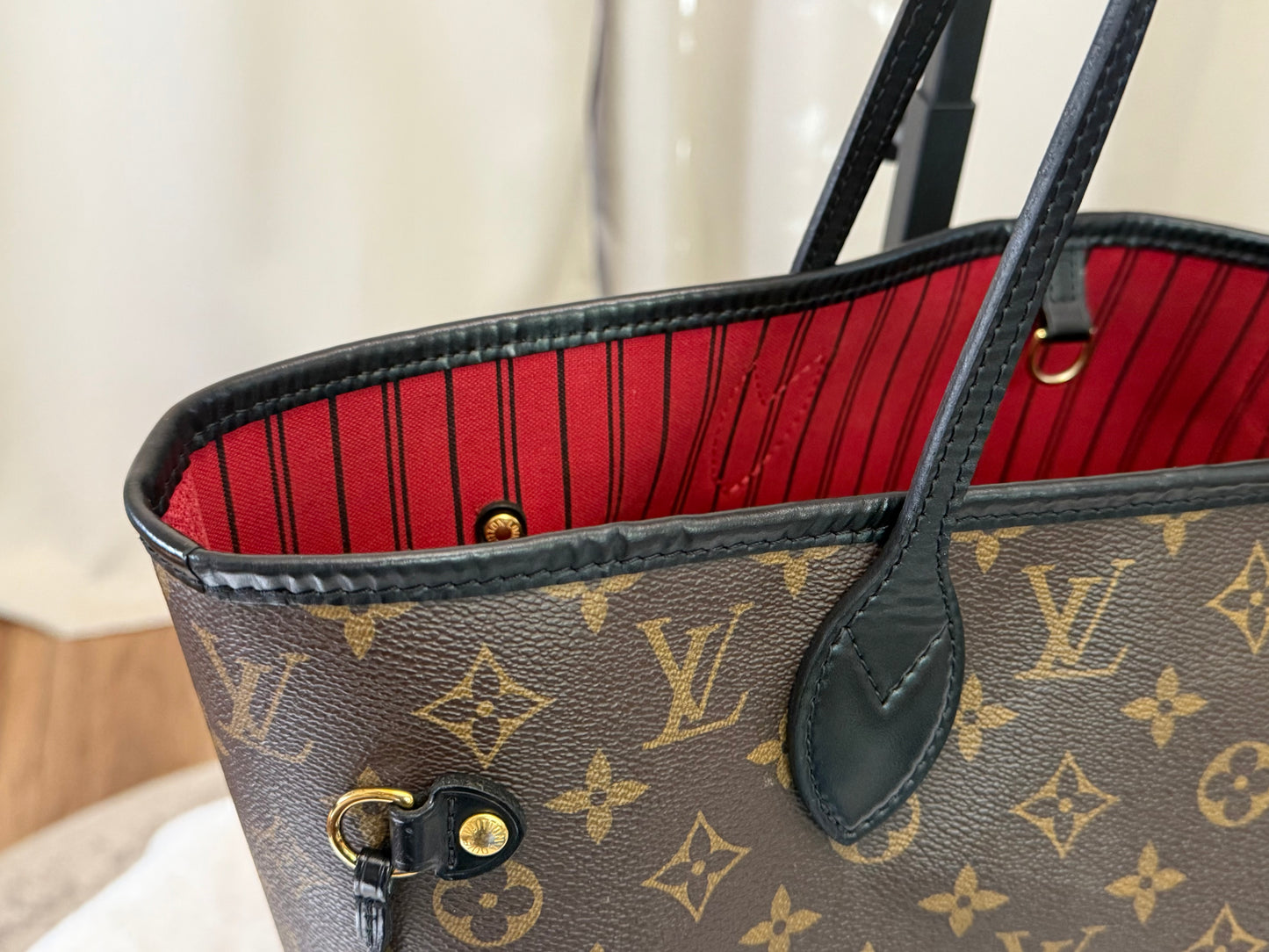 Louis Vuitton Neverfull MM World Tour Cerise
