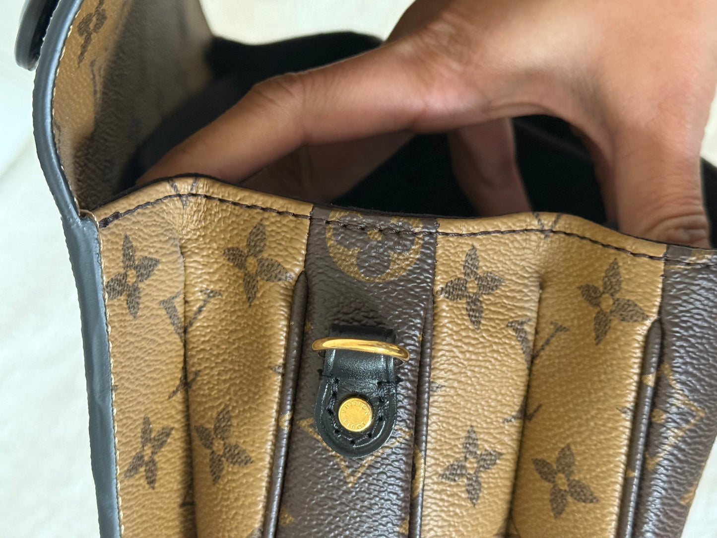Louis Vuitton Pochette Metis Mono Reverse
