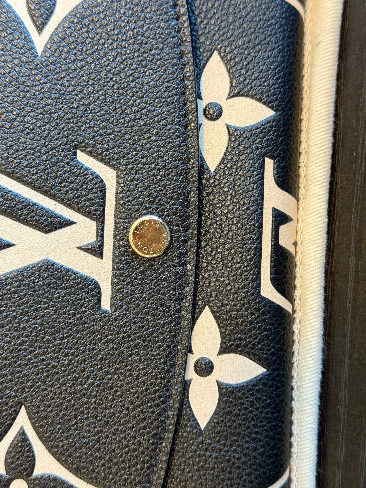 Louis Vuitton Emilie Bicolor Wallet black/creme