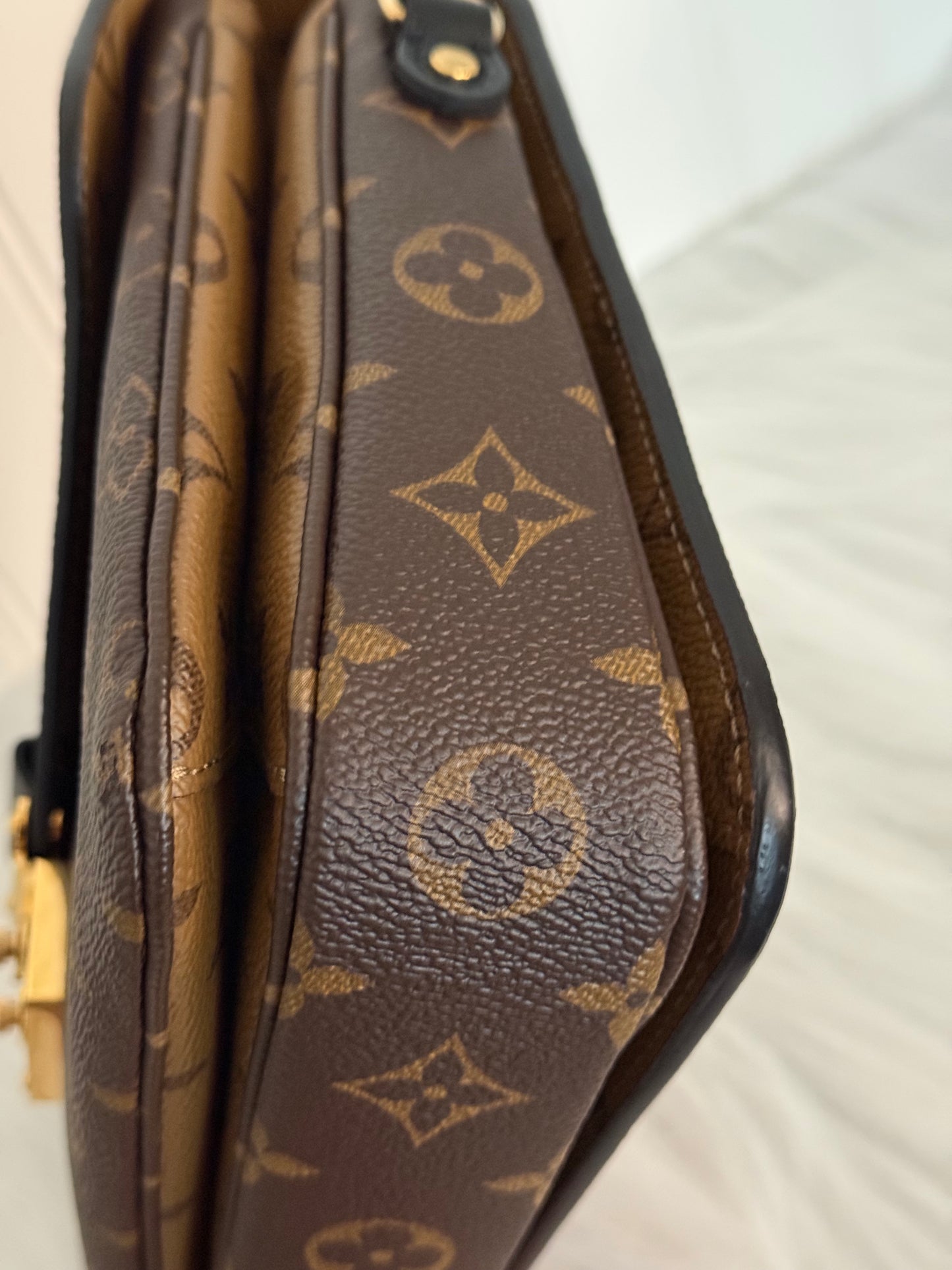 Louis Vuitton Pochette Metis Mono Reverse