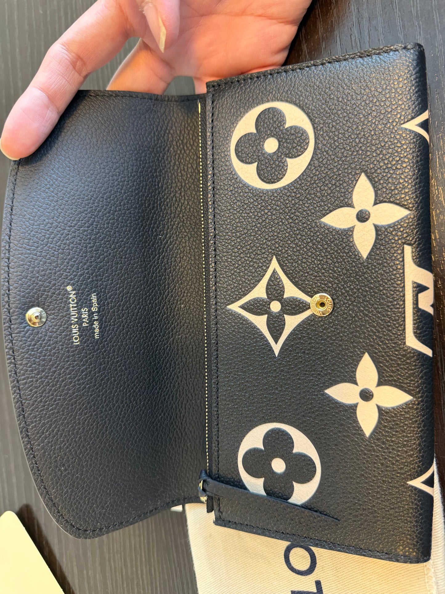 Louis Vuitton Emilie Bicolor Wallet black/creme