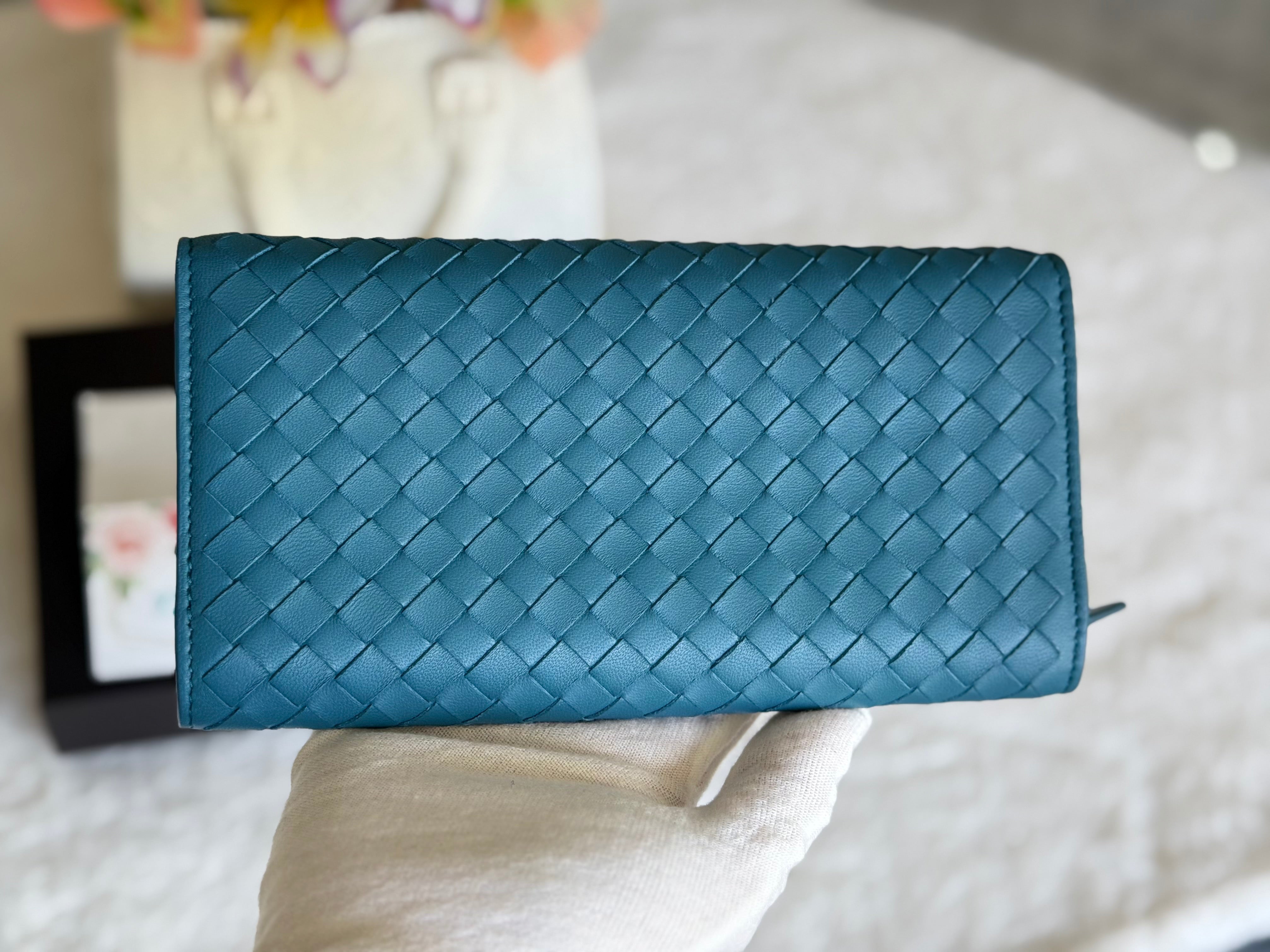 BOTTEGA VENETA★Blue Leather Intercciaco Long Wallet BOTTEGA VENETA Logo Intrecciato Long Bifold Wallet Leather