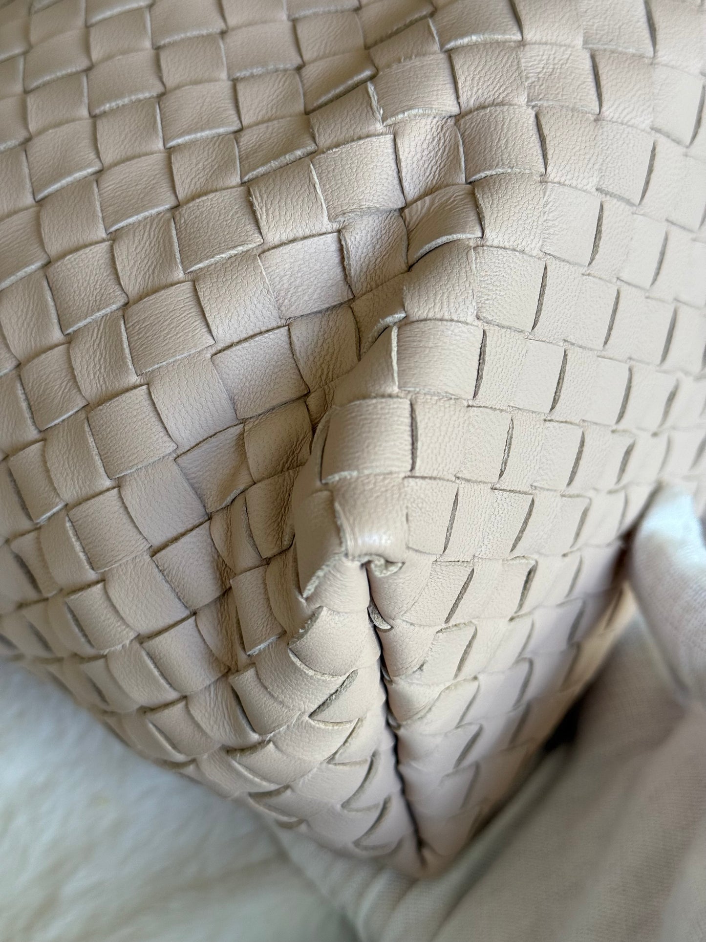 Bottega Veneta Intrecciato Garda Beige Small Handle Tote