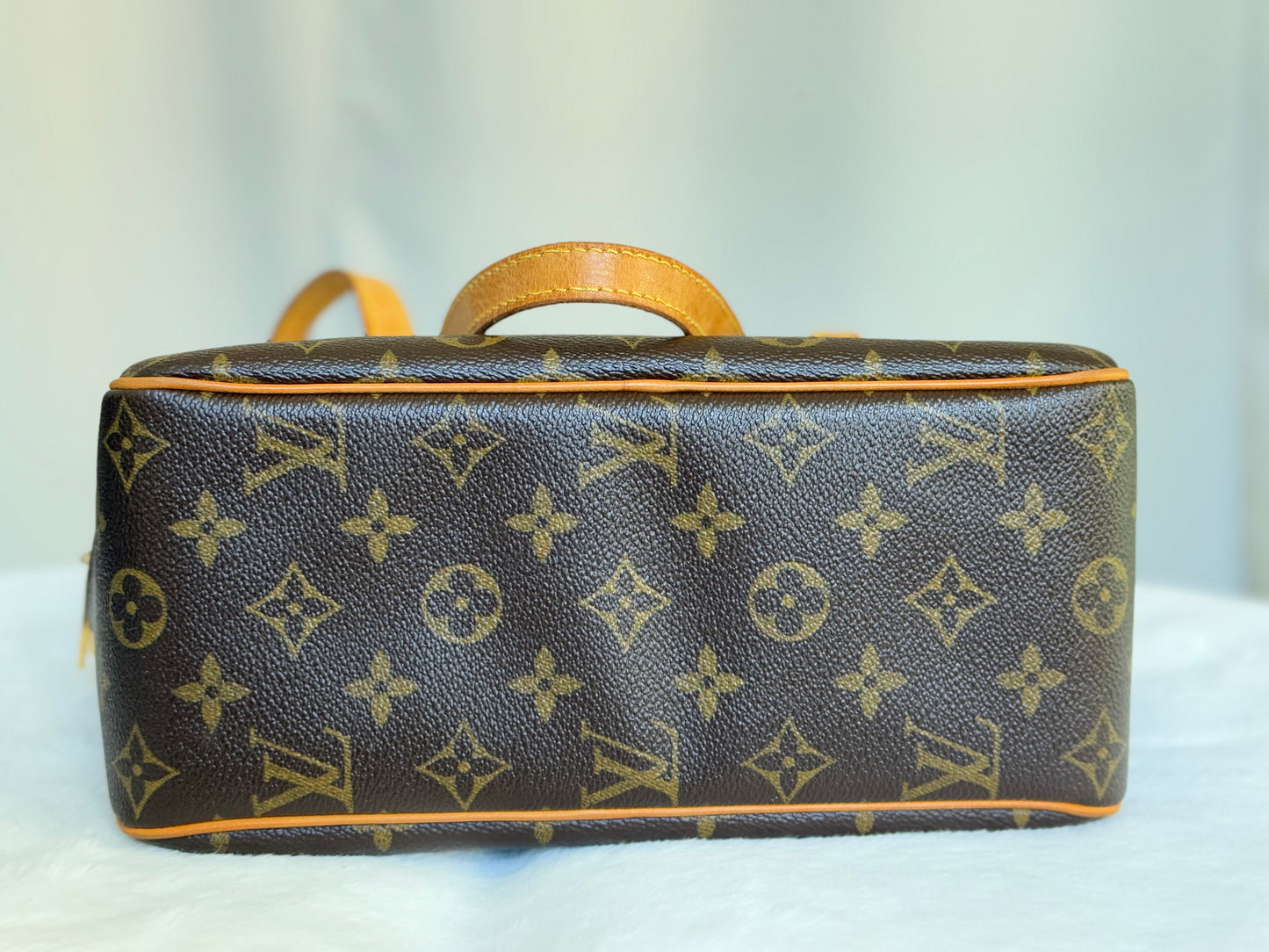 Louis Vuitton Cite MM Shoulder Bag