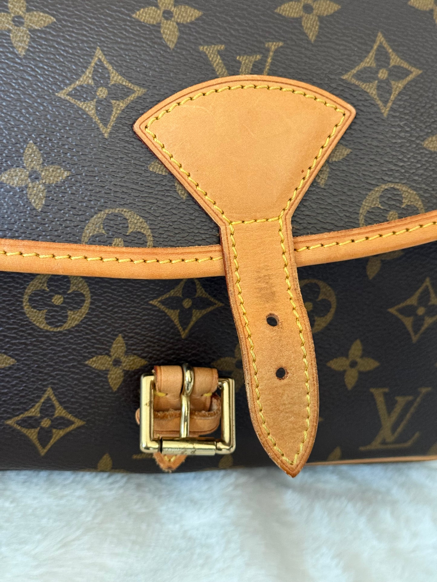 Louis Vuitton Sologne Mono Old Model